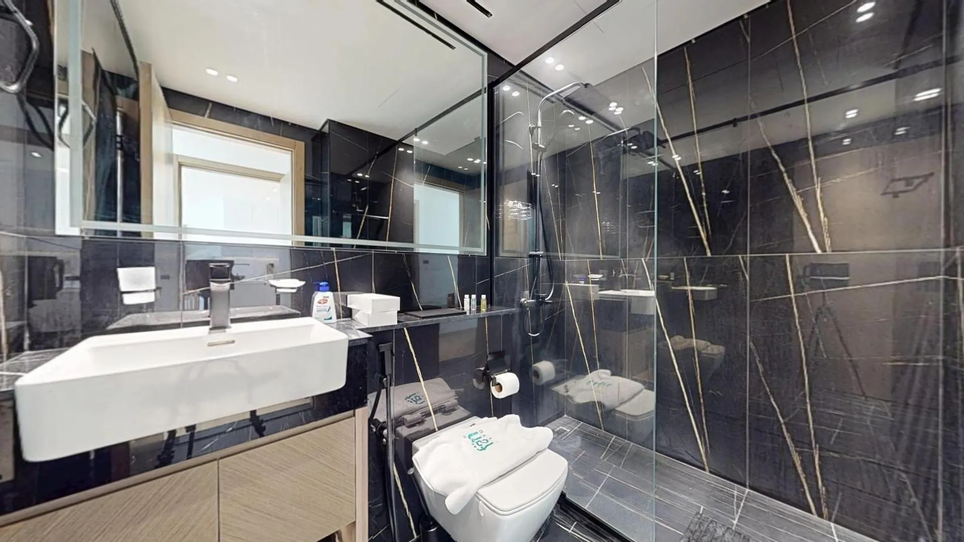 Fam Living Cozy Urban Home At Jvc With Quick Access To Miracle Garden Dubaj