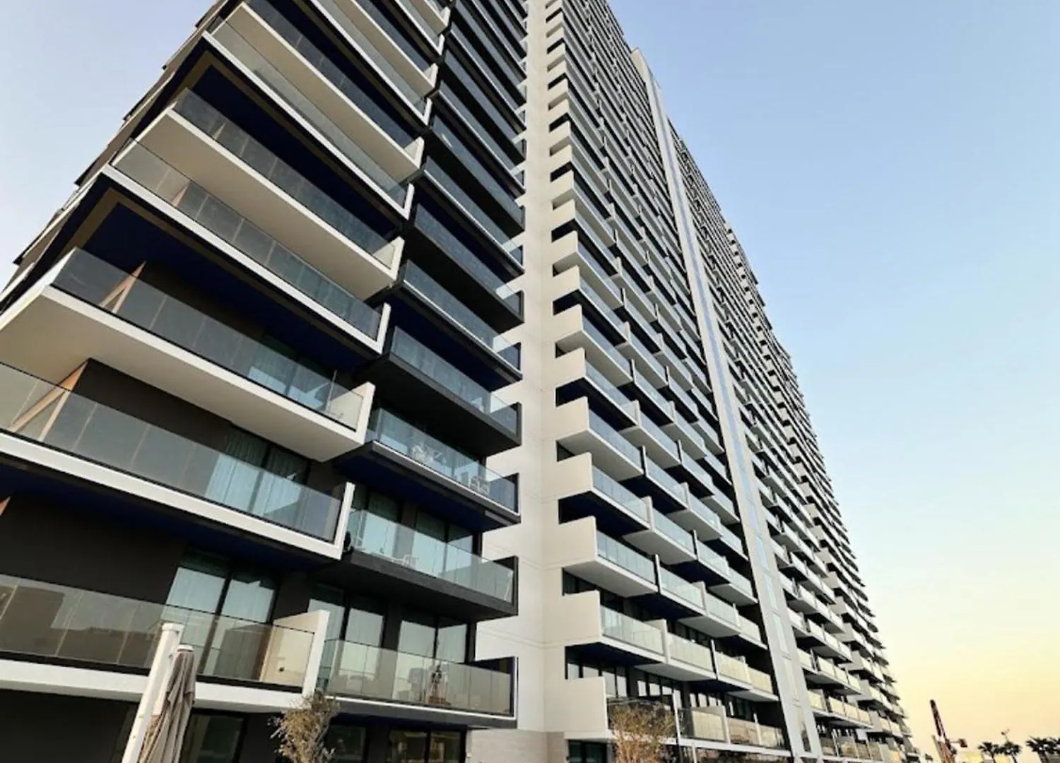 Fam Living Cozy Urban Home At Jvc With Quick Access To Miracle Garden Dubaj 0*,  Egyesült Arab Emírségek