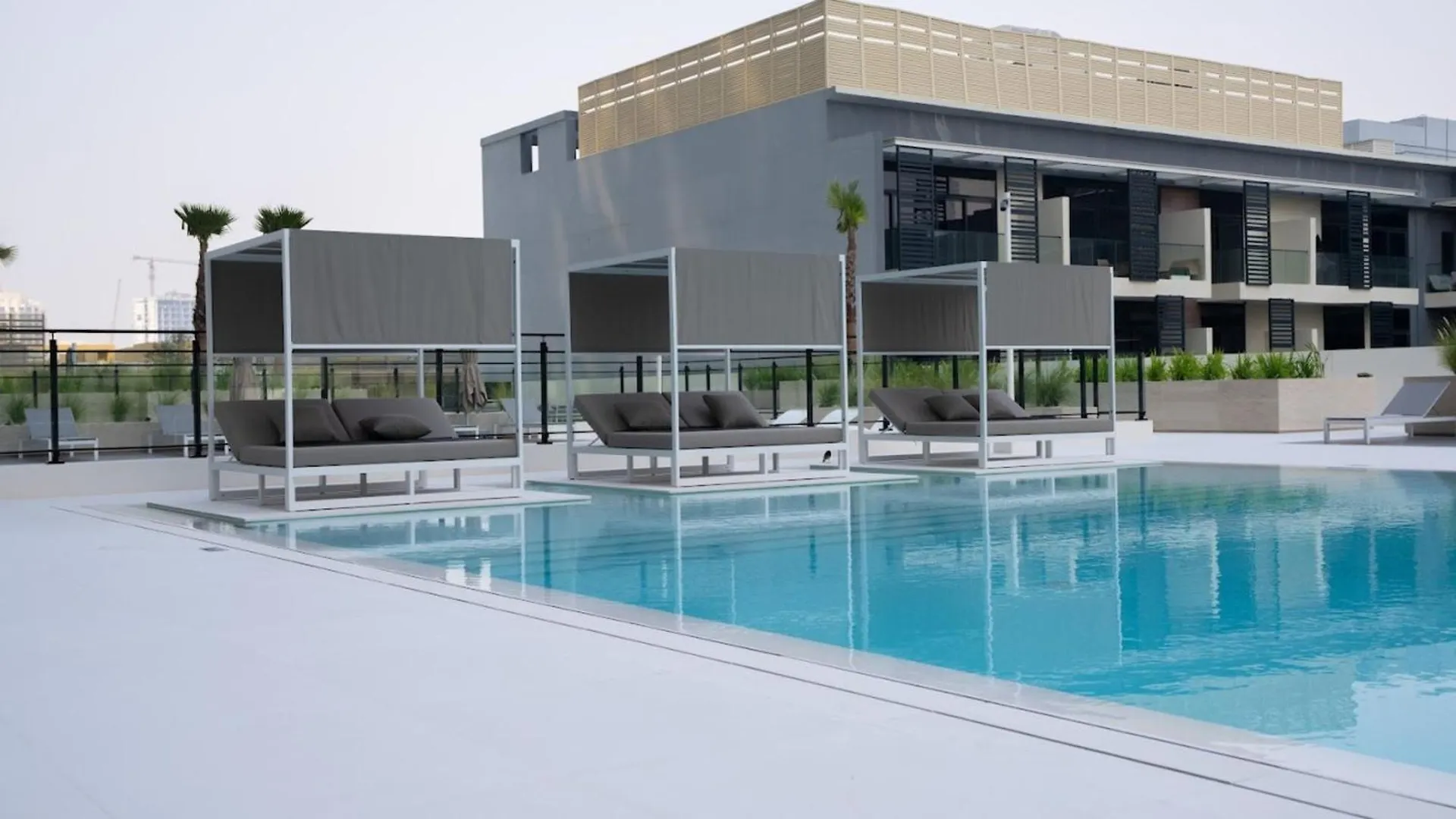 Fam Living Cozy Urban Home At Jvc With Quick Access To Miracle Garden Dubai