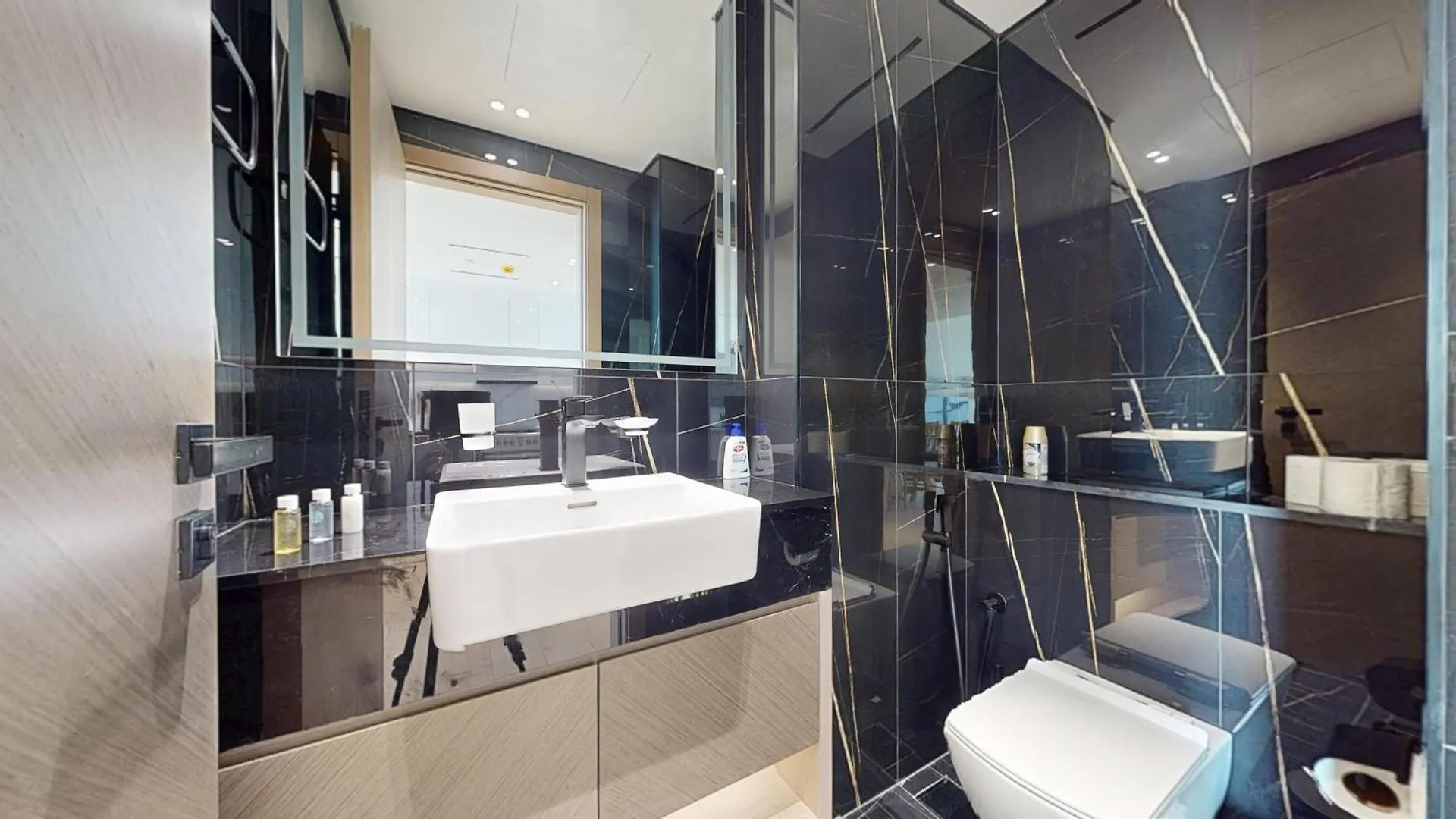 Fam Living Cozy Urban Home At Jvc With Quick Access To Miracle Garden Dubai Apartment