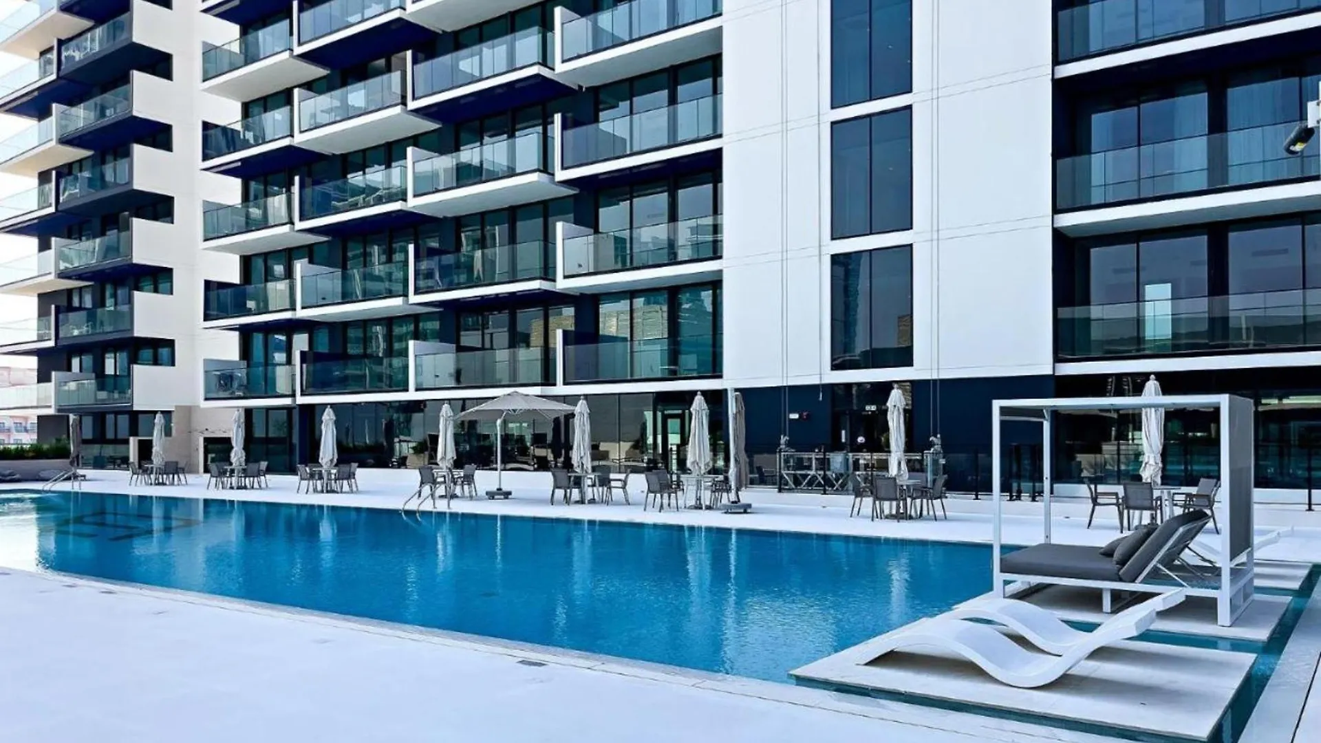 Fam Living Cozy Urban Home At Jvc With Quick Access To Miracle Garden Dubai